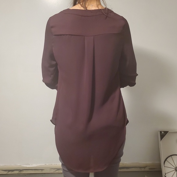 The same blouse over and over - Picture 6 of 7